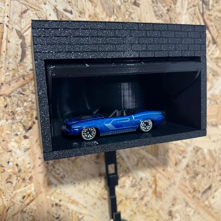 Organizer na autko 1:64 i klucze – garaż do modeli Hot Wheels (3)