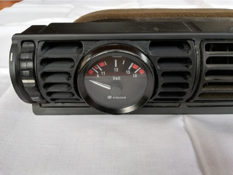 Kratka nawiewu pod wskaźnik 52 mm BMW E30 Turbo (2)