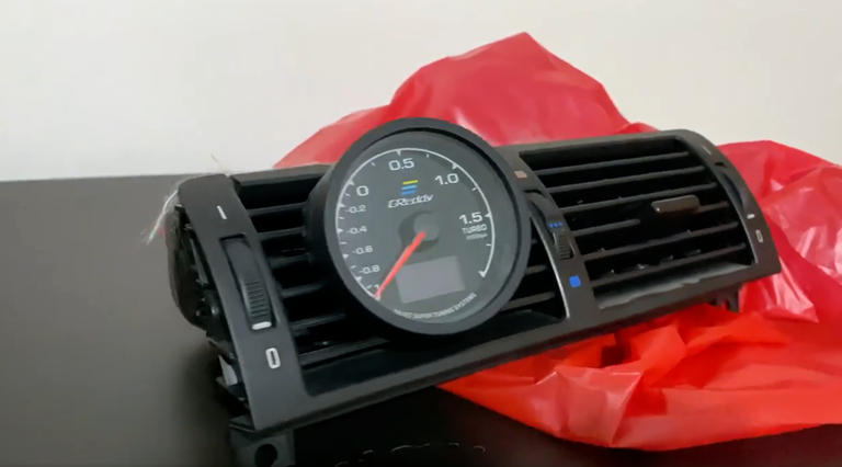 Środkowa kratka pod wskaźnik 62 mm BMW E46 (2)