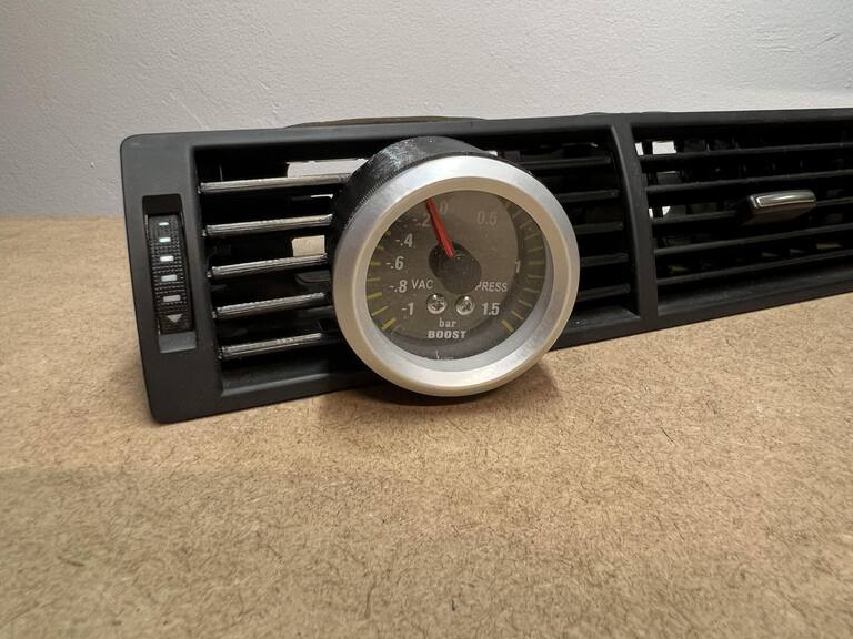 Kratka nawiewu pod wskaźnik 52 mm Audi A4 B7 Turbo (5)
