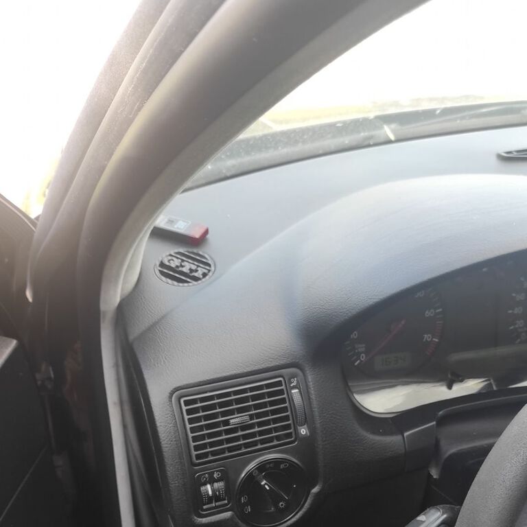 Kratka Emblemat deska rozdzielcza VW GOLF IV mk4 (8)