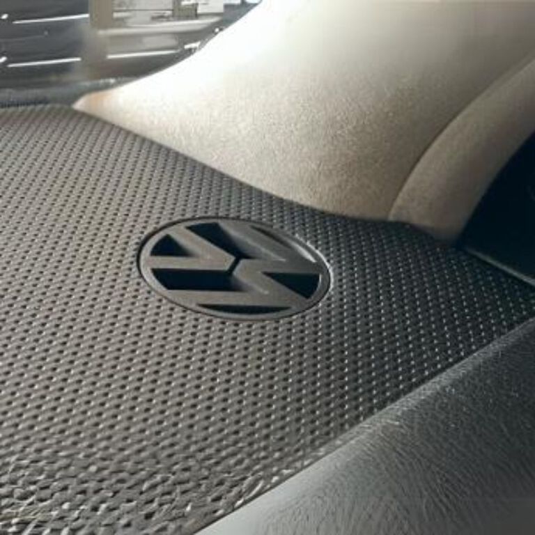 Kratka Emblemat deska rozdzielcza VW GOLF IV mk4 (3)