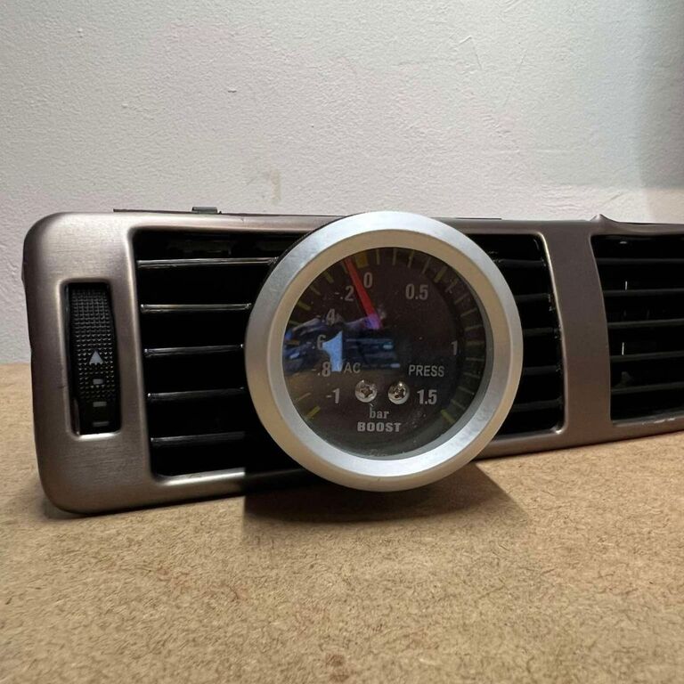 Kratka nawiewu pod wskaźnik 52 mm Audi A6 C5 Turbo (2)
